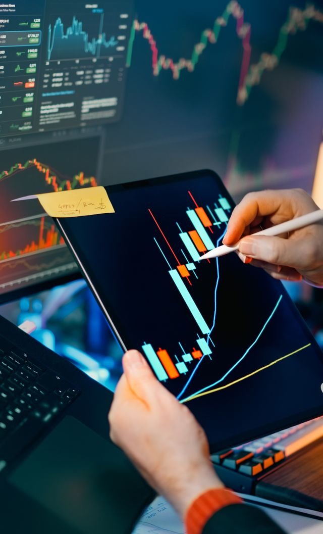 Market data on multiple monitors